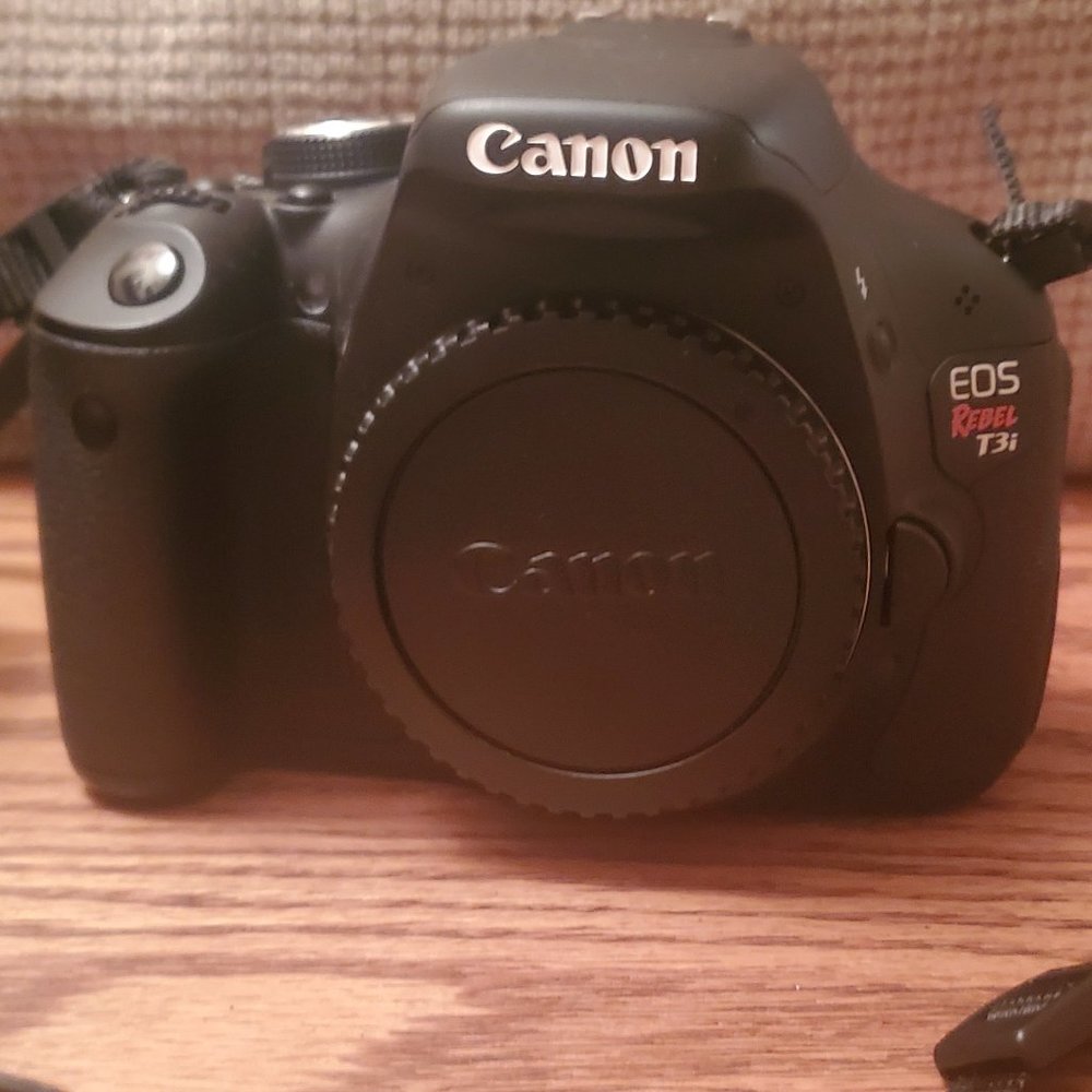 CANON REBEL EOS T3I DIGITAL CAMERA & EXTRAS